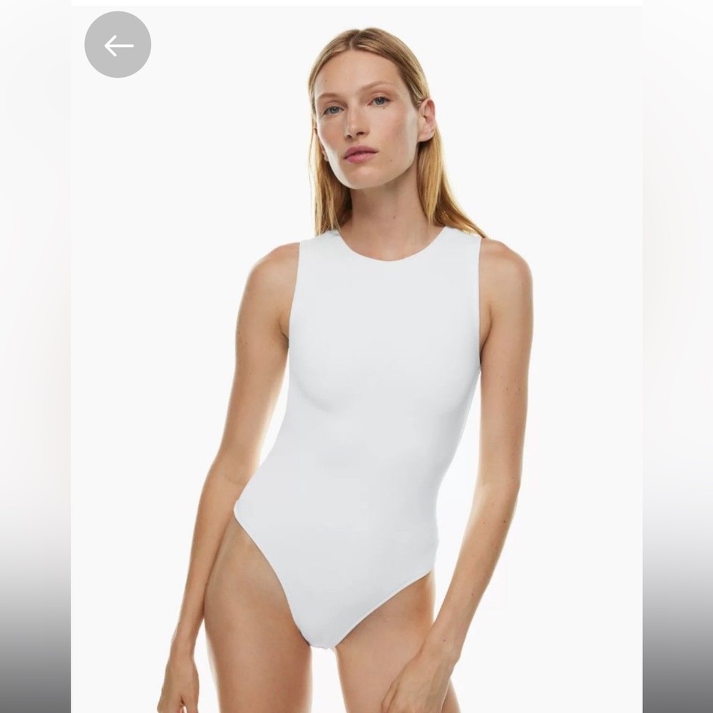 NWT Aritzia Babaton Seamless Contour Muscle White Bodysuit size S